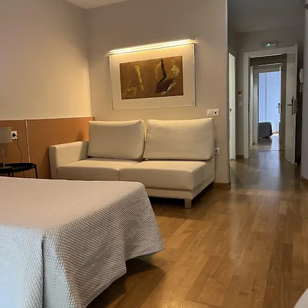 Apartamentos Leon Апартаменты Леон